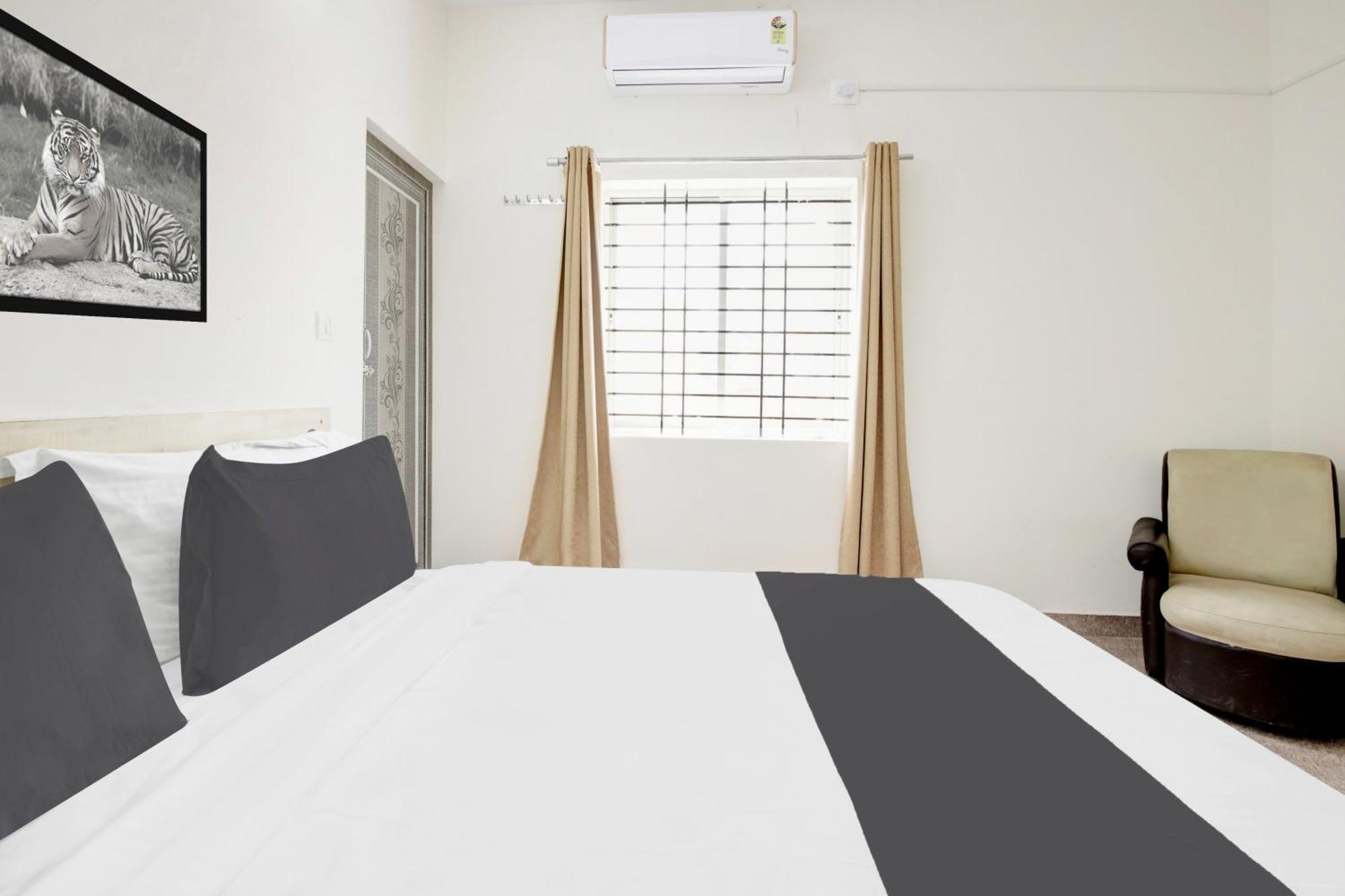 Hotel O Sri Manjunatha Deluxe Suites Bangalore Bagian luar foto