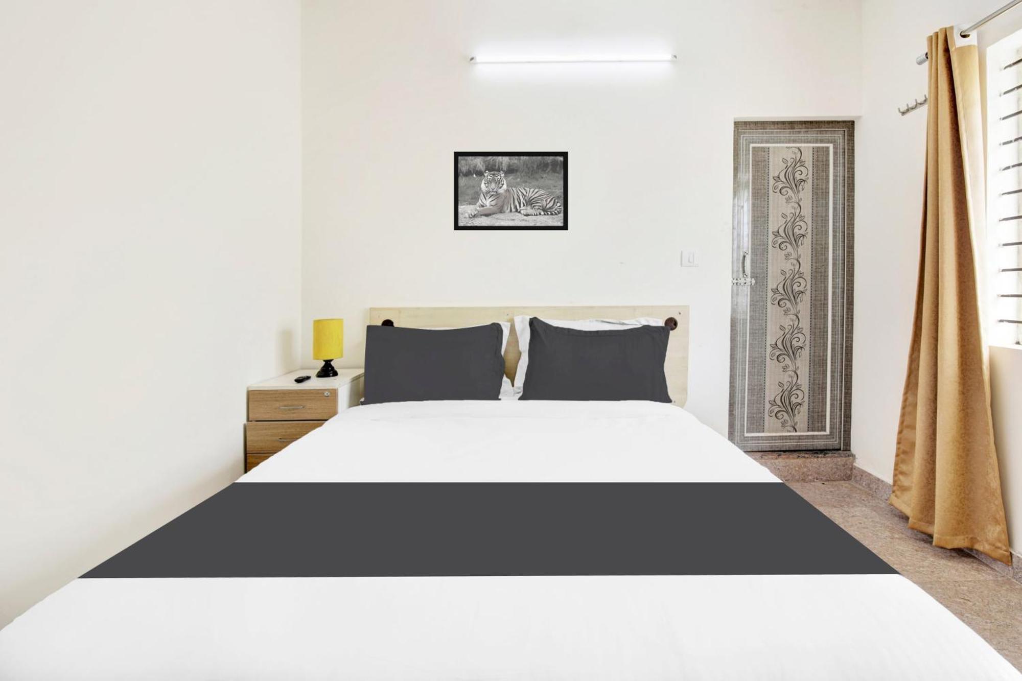 Hotel O Sri Manjunatha Deluxe Suites Bangalore Bagian luar foto