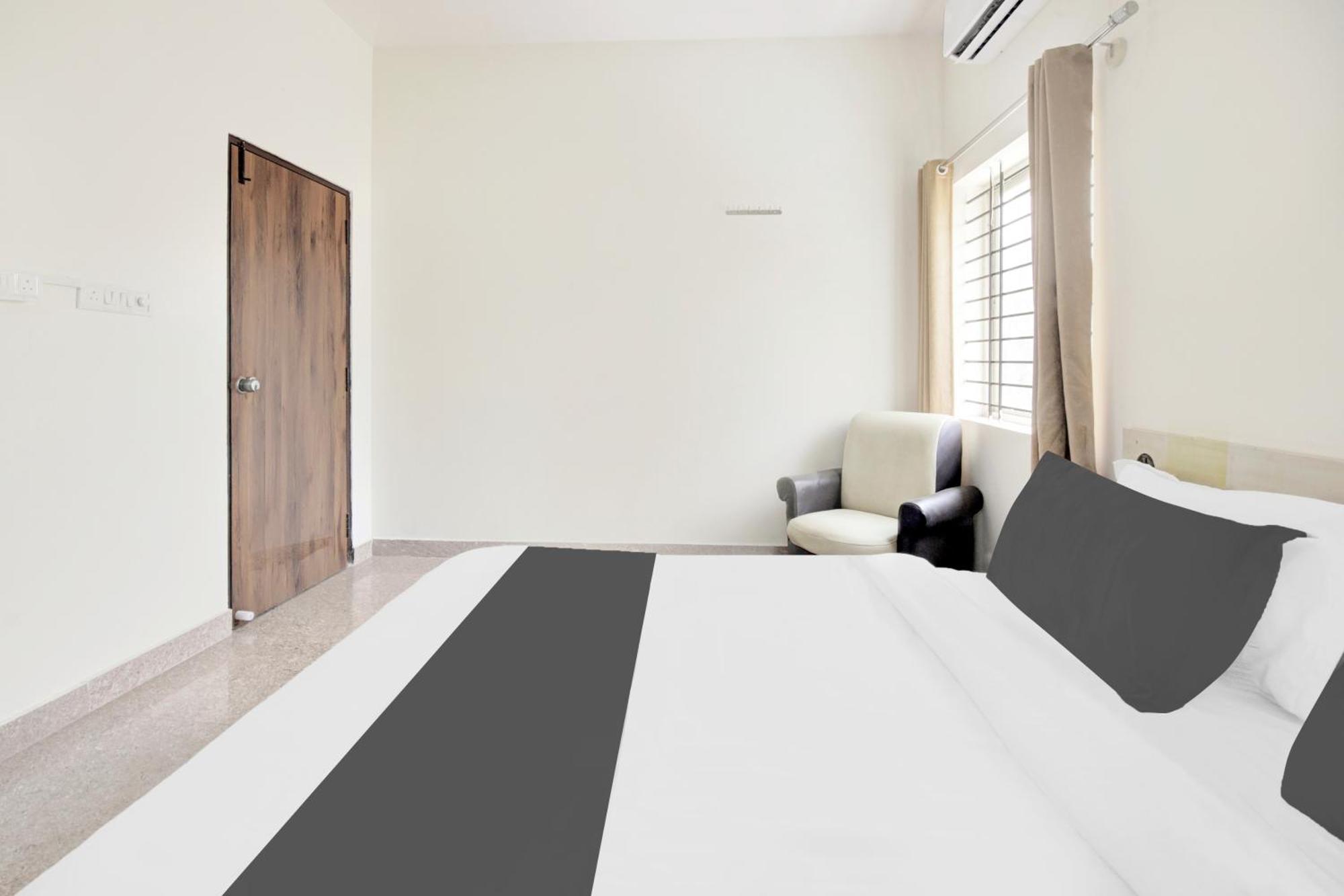 Hotel O Sri Manjunatha Deluxe Suites Bangalore Bagian luar foto