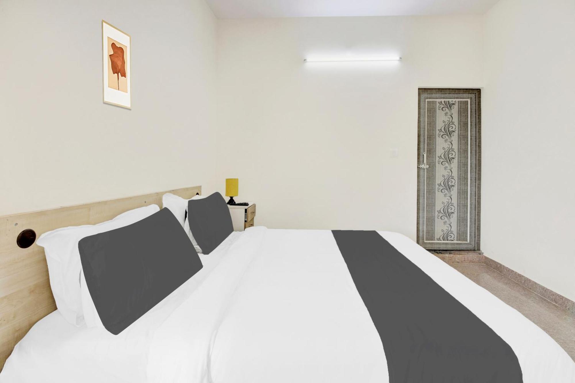 Hotel O Sri Manjunatha Deluxe Suites Bangalore Bagian luar foto