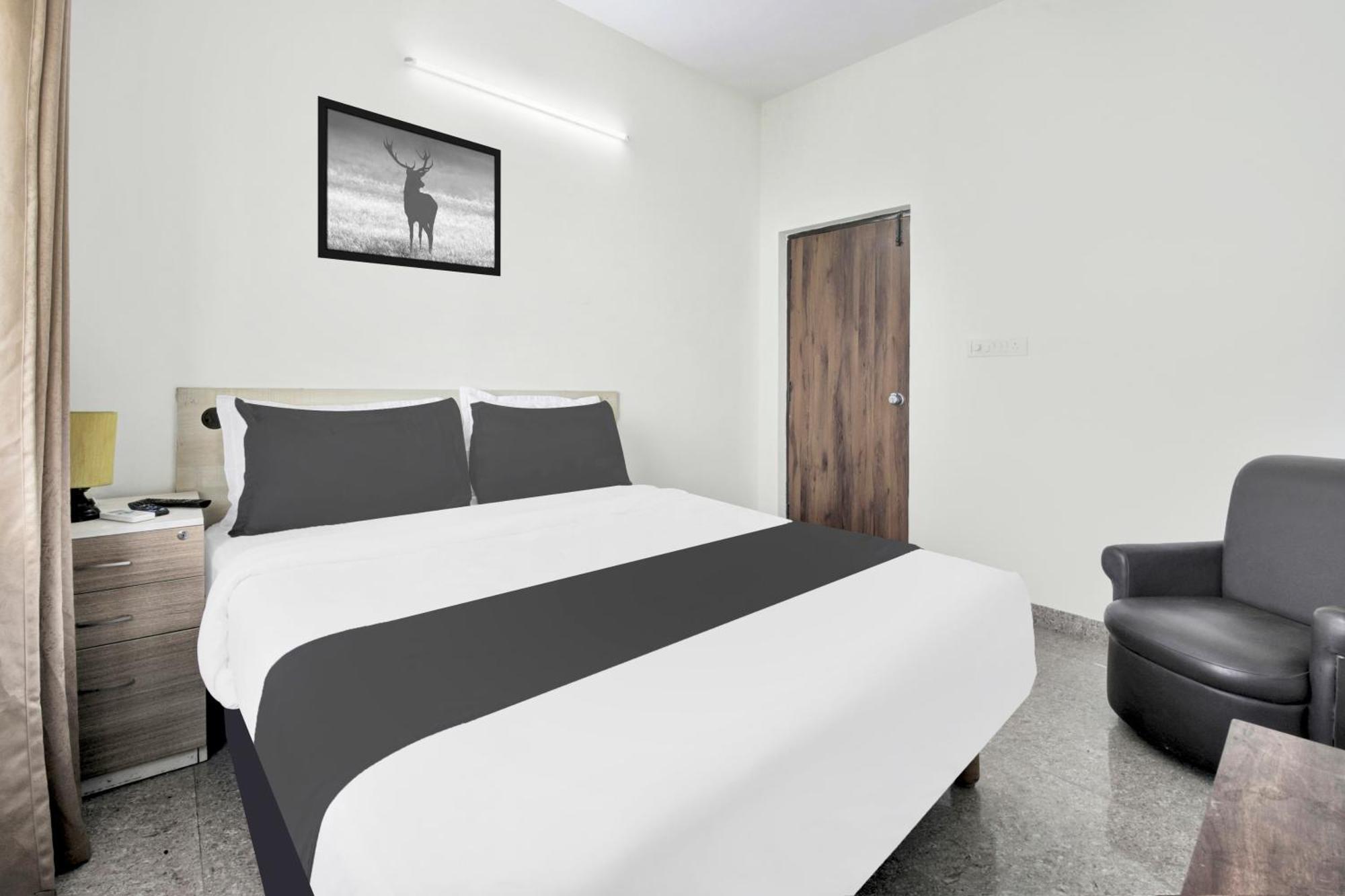 Hotel O Sri Manjunatha Deluxe Suites Bangalore Bagian luar foto